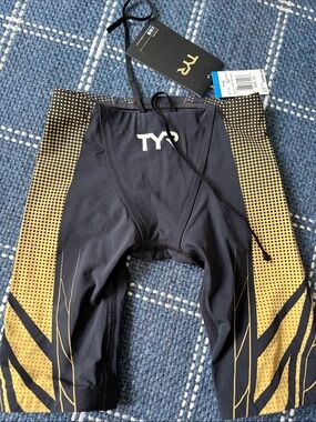 TYR Men’s Black and Gold Competitive Tech Suit sz 30